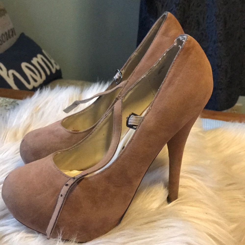 Traffic Platform Heels Tan size 7